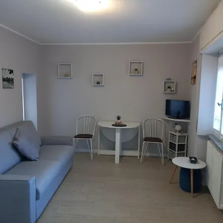 Holiday home Il Vicolo Sul Lago Lesa