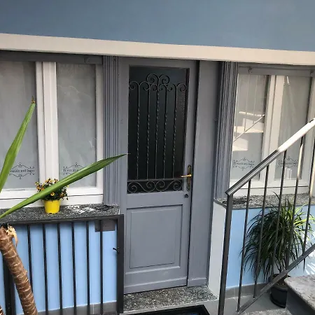 Holiday home Il Vicolo Sul Lago Lesa