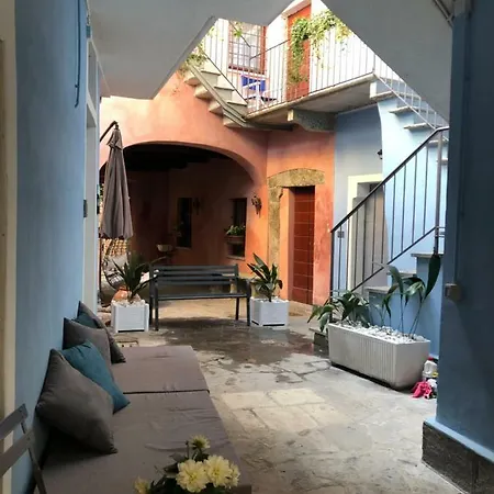 Holiday home Il Vicolo Sul Lago Lesa